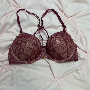 Victoria’s Secret bombshell push-up bra